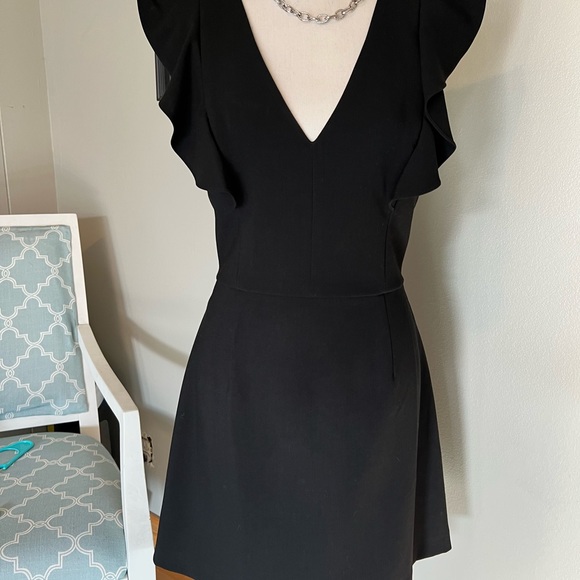 French Connection. Worn once to a wedding. Super cute! 🥰 - Picture 2 of 7